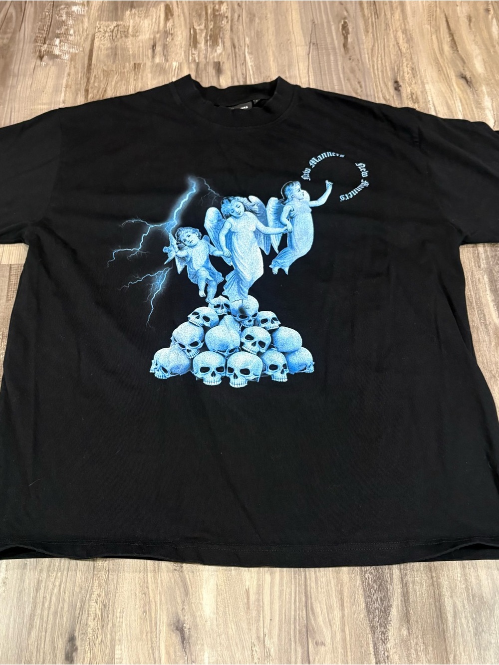 New Manners Men Skull Pile/ Angels/ Lightning Graphic Tee(Black) SZ L